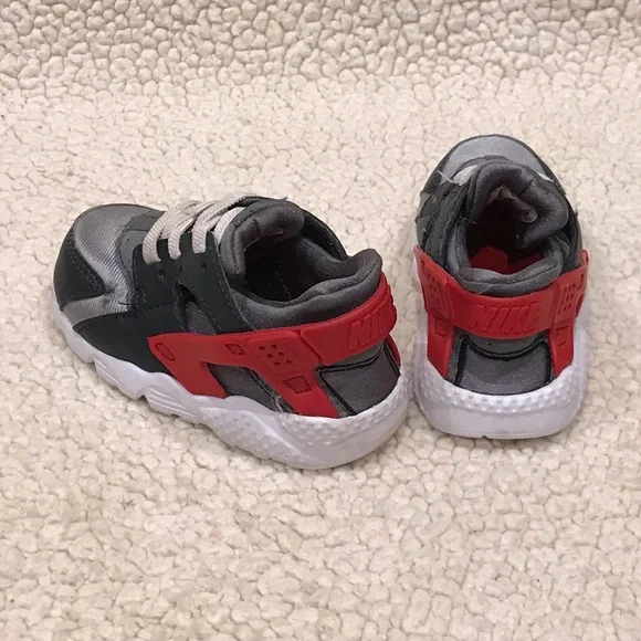 Nike Fashion Athletic Shoes
Toddler Boy or Girl Size 6
Smoke Free Home
Bundle & - Picture 8 of 13